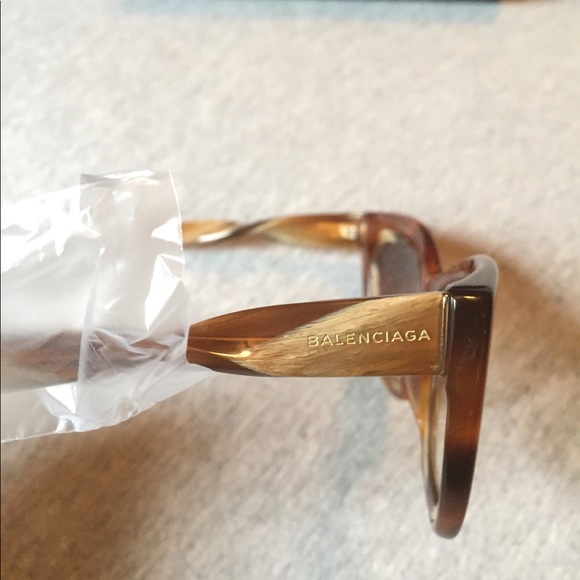 NEW Balenciaga Cat Eye Sunglasses - Picture 4 of 6